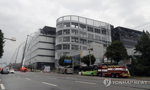 잔불 진화 남은 인천 쿠팡 물류센터
