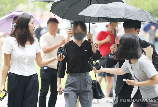 '잠실 개표소 봉쇄' 피의자 동부지법 영장심사 출석