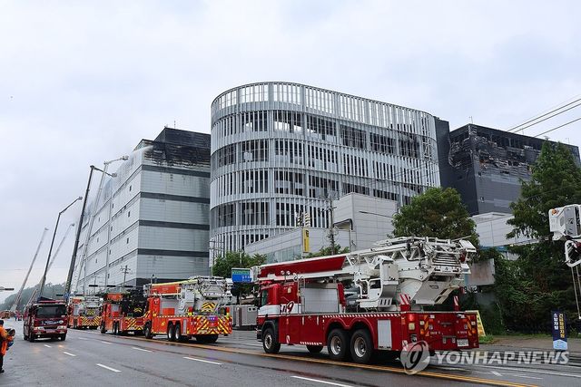 인천 쿠팡 물류센터 화재 61시간 만에 초진