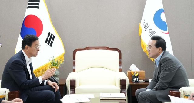박홍근 기획예산처 장관(사진 오른쪽) 만난 위성곤 제주지사 