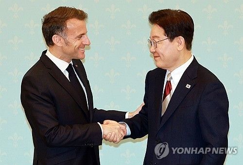 지난 4월 서울서 만난 이재명, 마크롱 대통령