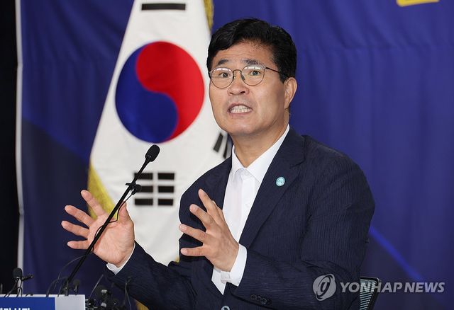 발언하는 이원택 전북지사