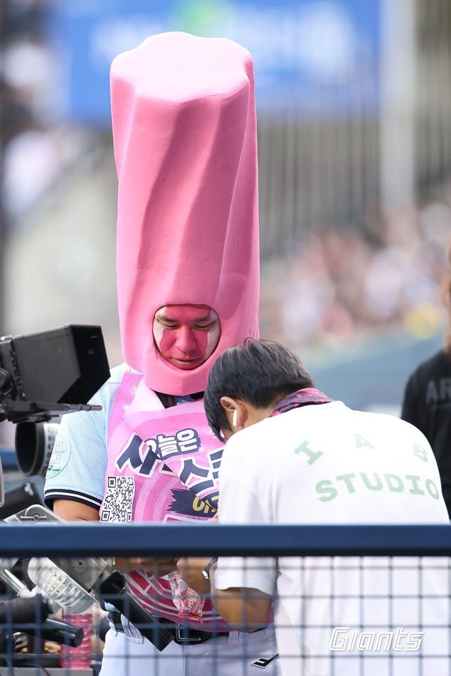 올스타전에서 아이스크림으로 변신한 김진욱