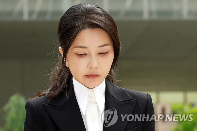 지난해 8월 민중기 특검팀에 피의자 신분으로 출석하는 김건희