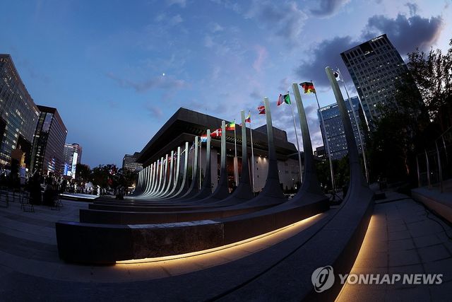 감사의 정원에 게양된 참전국 국기