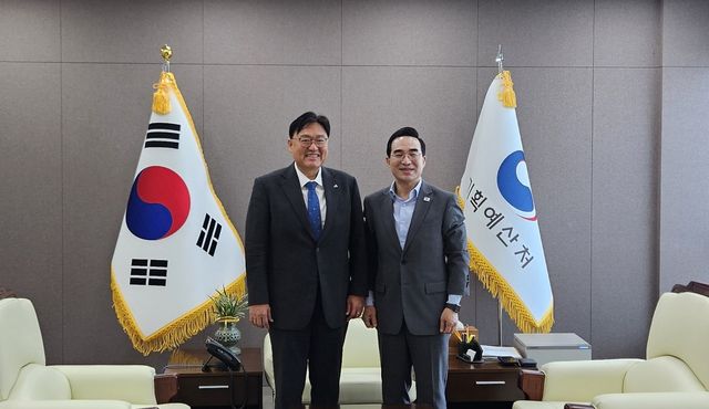 박홍근 기획예산처 장관 만난 조상호 세종시장