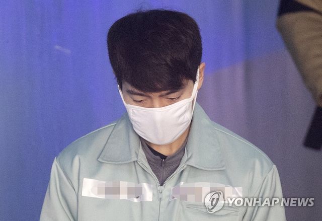 선고공판 출석하는 손승원씨