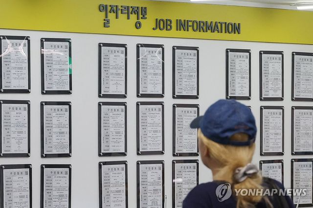 졸업 후 1년 이상 청년 백수 48.6%, 금융위기 이후 최고