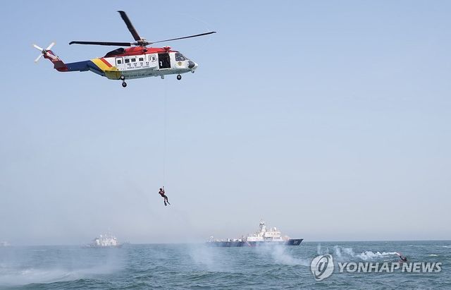 항공기 해상에 불시착 가정 인명구조 훈련