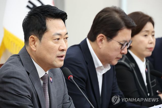 국민의힘 최고위서 발언하는 장동혁 대표