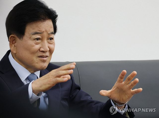취임 1년 기자 간담회 하는 정동영 통일부 장관