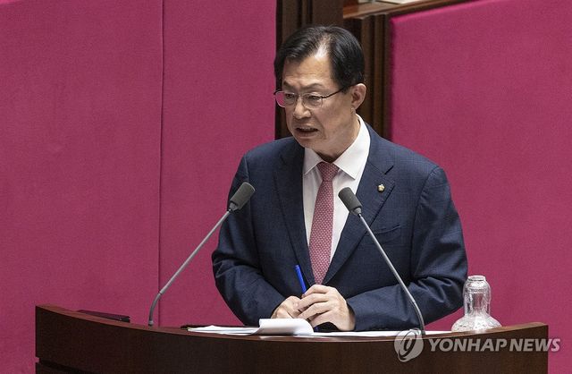 대정부 질문하는 이만희 의원