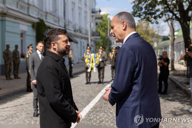 젤렌스키 우크라 대통령과 마틴 아일랜드 총리