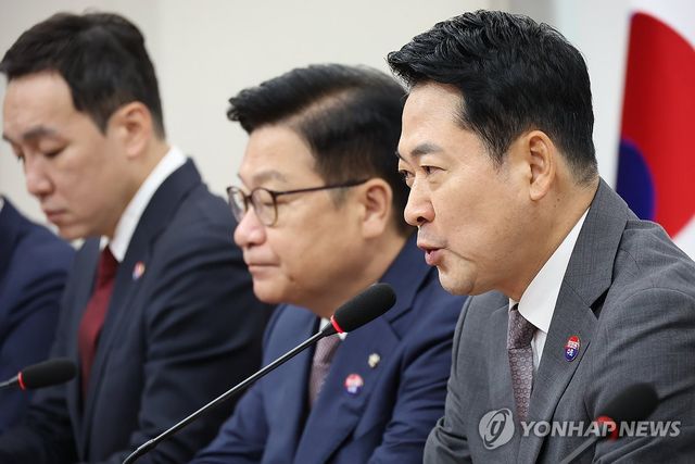 국민의힘 최고위서 발언하는 장동혁 대표