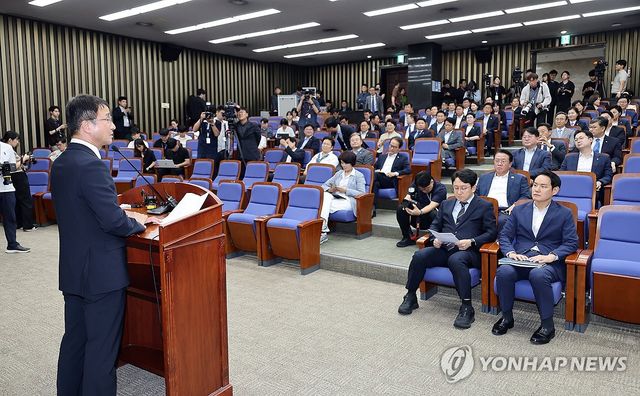 의원총회, 발언하는 한병도 대표 직무대행