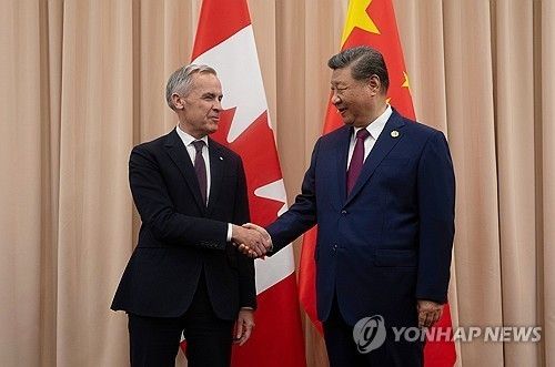 마크 카니 캐나다 총리(좌)와 시진핑 중국 국가주석
