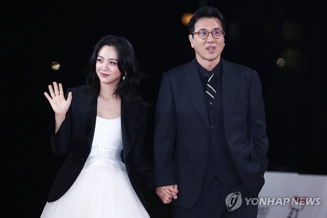 청룡영화상 찾은 탕웨이·김태용 부부