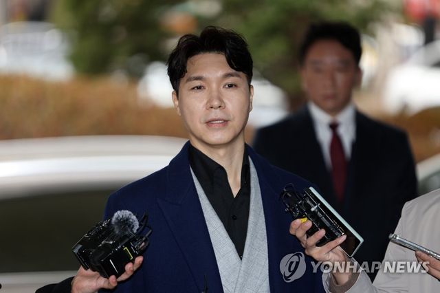 증인 출석 전 입장 발표하는 박수홍