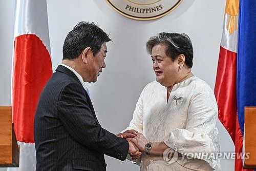모테기 일본 외무상(좌)과 라사로 필리핀 외교장관
