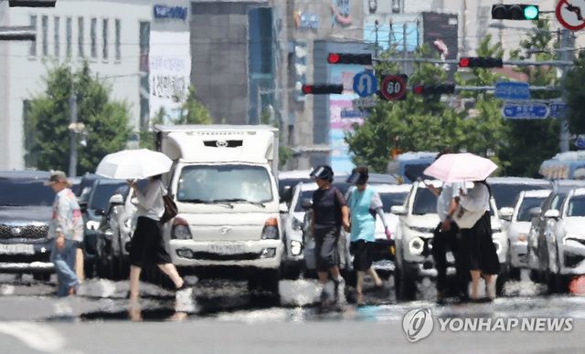 폭염에 끓는 도로