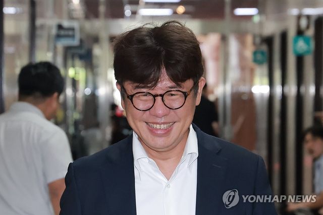 국민의힘 원내대표-4·5선 중진 간담회 참석하는 유의동 의원