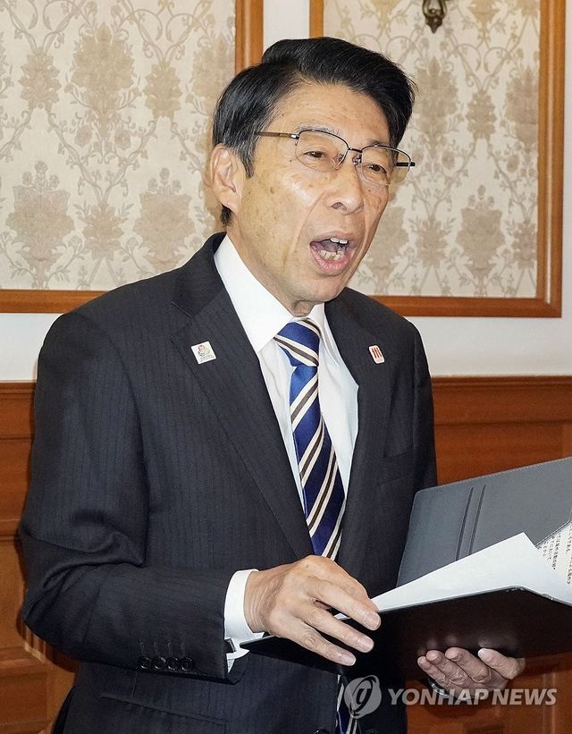 '외유성 해외출장' 해명하는 일본 후쿠오카현 지사