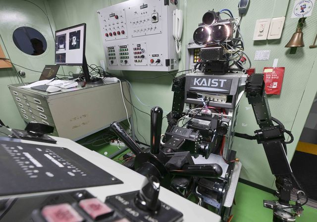 해군 최초 로봇 승조원 전투실험