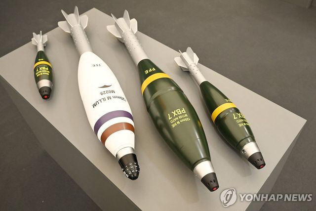 라인메탈 화약공장 기공식에 전시된 박격포탄
