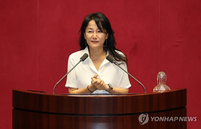 당선 인사하는 이재정 문체위원장