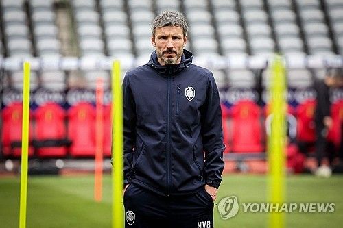 벨기에 새 축구팀 감독으로 임명된 네덜란드 축구스타 판 보멀 [AFP 연합뉴스 자료사진. 재판매 및 DB 금지] 