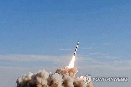 걸프 지역 미군 시설을 향해 발사되는 이란 혁명수비대의 미사일