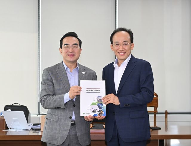 박홍근 장관(왼쪽)과 추경호 시장(오른쪽)