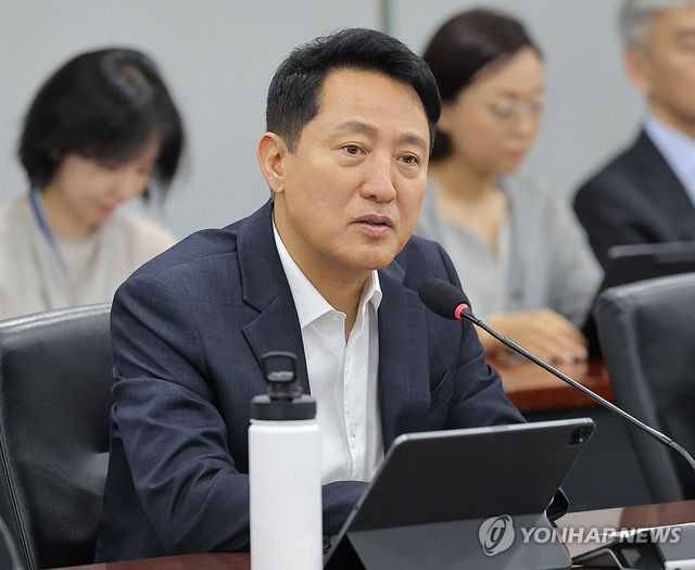 '야간경제 활성화' 회의에서 발언하는 오세훈 시장