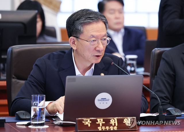 대통령 질문 답하는 정성호 법무부 장관