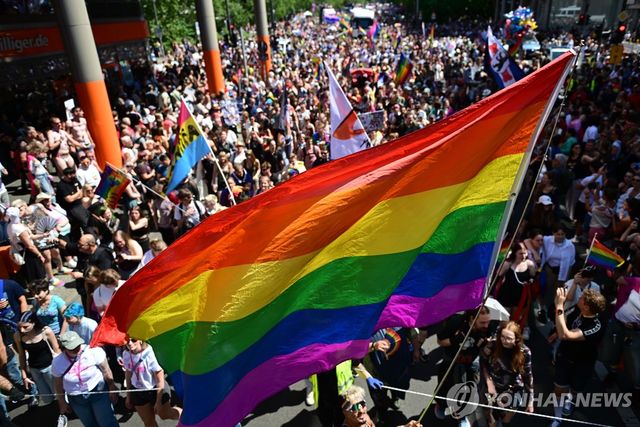 25일(현지시간) 독일 베를린 도심에서 열린 크리스토퍼 스트리트 데이(CSD) 행사