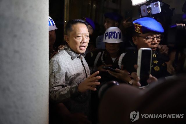 '385억 금괴·현금 은닉' 인도네시아 스타 검사, 결국 체포돼