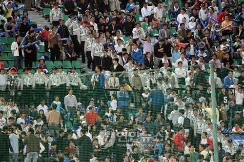 2008년 프로야구 준플레이오프에서 사직구장에 출동한 경찰