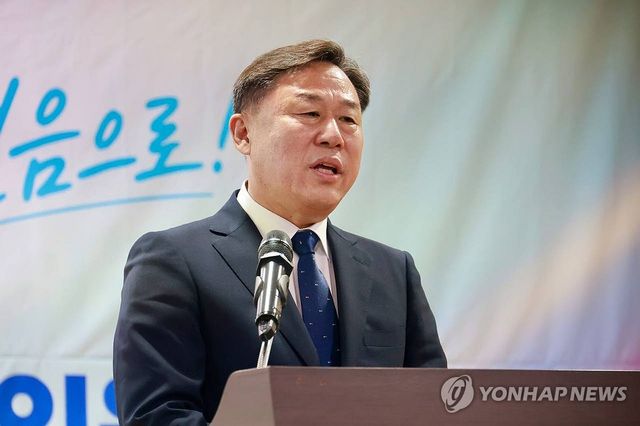 발언하는 진보당 김종훈 신임대표