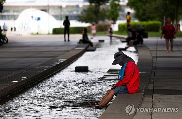 다리 그늘 속 휴식