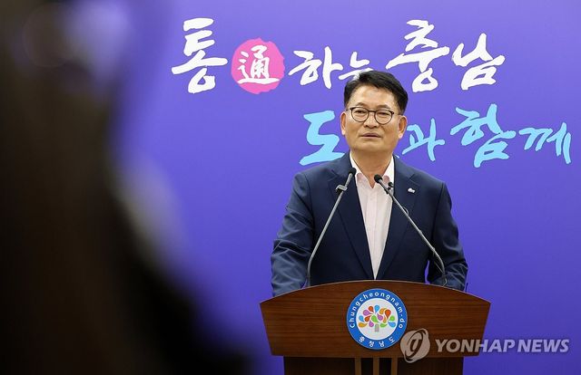 질문에 답하는 송영길 후보