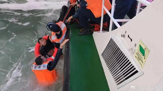베트남 선원 구조하는 중국 인력