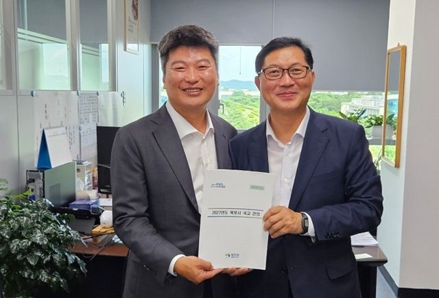 기획예산처 찾은 강성휘(오른쪽) 목포시장