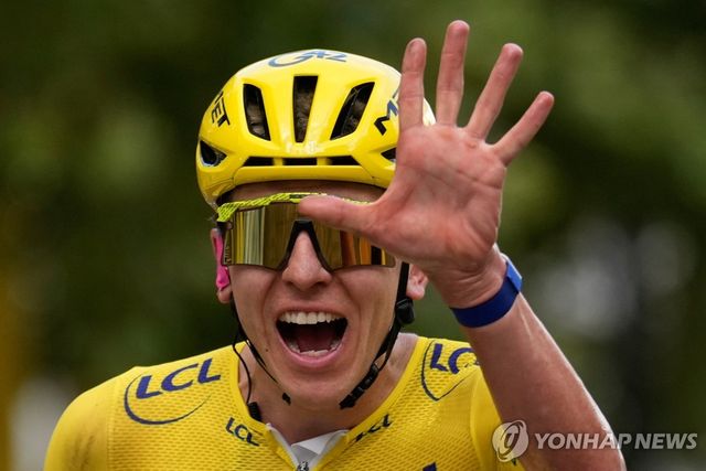 투르드프랑스 통산 5번째 우승 차지한 타데이 포가차르