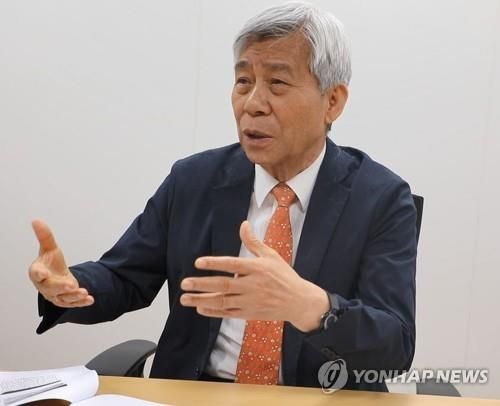 연합뉴스와 인터뷰 중인 강창희 행복100세자산관리연구회 대표 