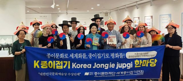 태극부채, 고깔왕관 등 K종이접기 실습한 러 카잔연방대 학생들