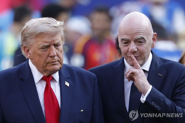 도널드 트럼프 미국 대통령(왼쪽)과 잔니 인판티노 FIFA 회장