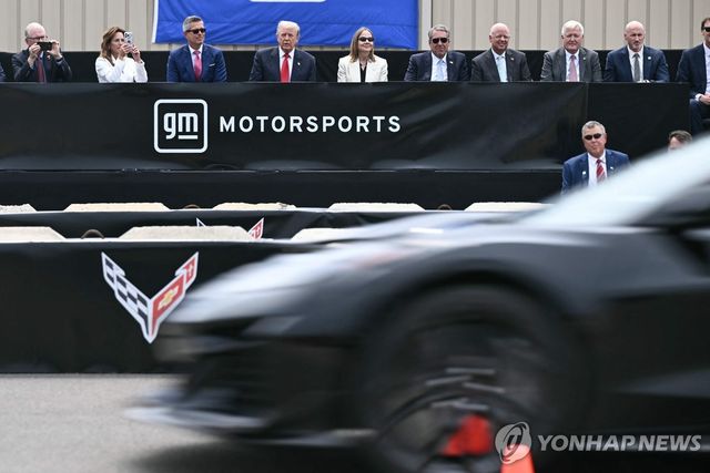 미시간 GM 방문한 트럼프