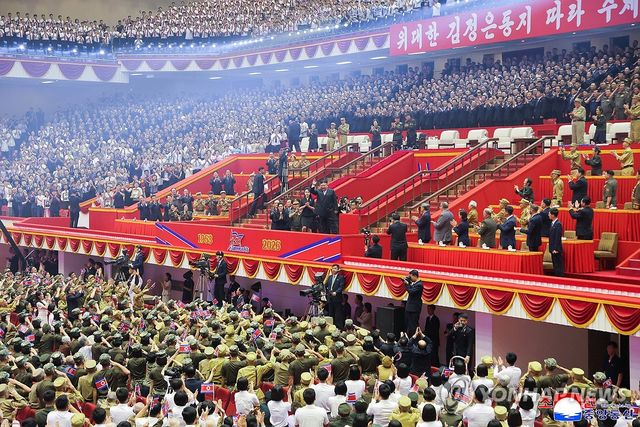 김정은, 전승절 73주년 기념공연에 참석