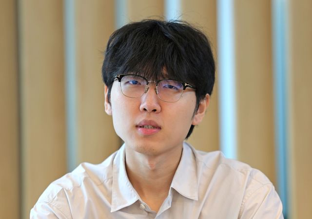 연합뉴스와 인터뷰하는 신진서 9단