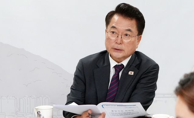 육동한 춘천시장, 브리핑